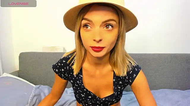 Snapshot of _ellen_meow_ chatting on 10/08/25, 09:34 ellen meow online show from 10/08/25, 09:34