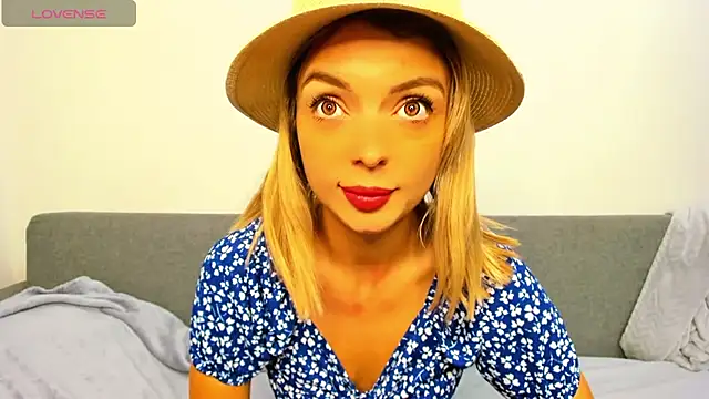 Snapshot of _ellen_meow_ chatting on 10/17/25, 08:22 ellen meow online show from 10/17/25, 08:22