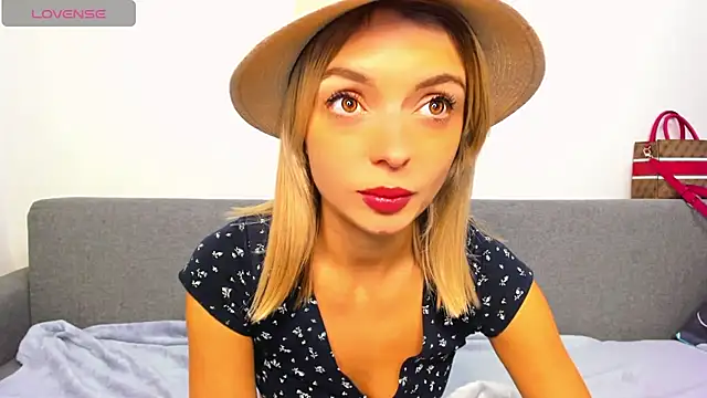 Snapshot of _ellen_meow_ chatting on 10/19/25, 06:30 ellen meow online show from 10/19/25, 06:30