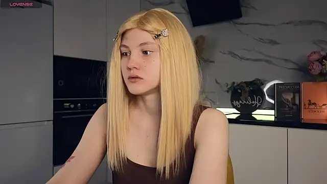 MaryCoopeer online show from 01/19/25, 05:15