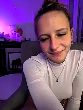 emma4xxx online show from 03/18/25, 08:15