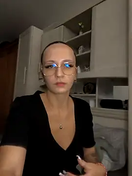 emma4xxx online show from 09/23/25, 07:39