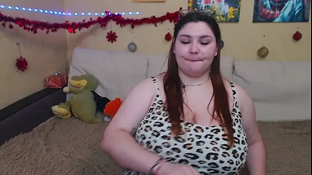 JuliaKeln online show from 12/29/24, 05:33