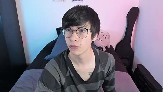 Snapshot of Aventure_Twinks chatting on 11/19/25, 03:39 Aventure Twinks online show from 11/19/25, 03:39