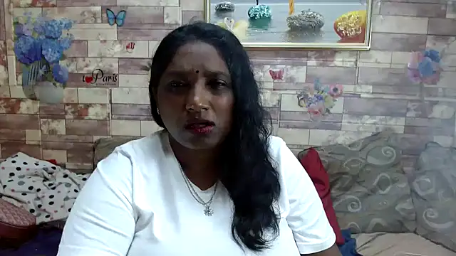 Snapshot of Indian_tracy chatting on 11/04/25, 08:08 Indian tracy online show from 11/04/25, 08:08