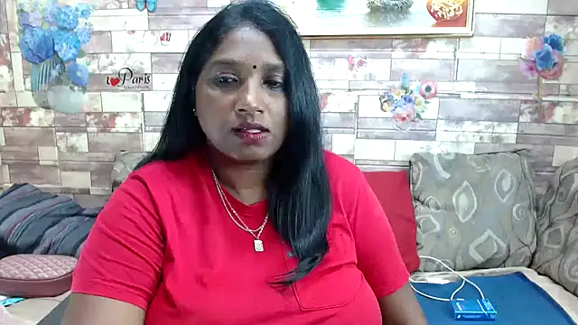 Snapshot of Indian_tracy chatting on 11/22/25, 09:52 Indian tracy online show from 11/22/25, 09:52