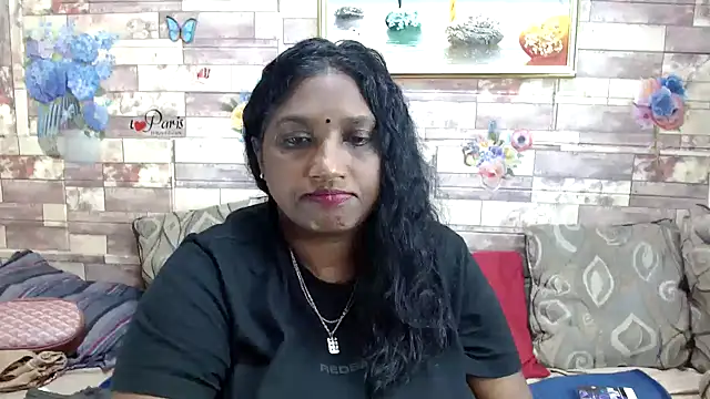 Snapshot of Indian_tracy chatting on 11/24/25, 10:15 Indian tracy online show from 11/24/25, 10:15