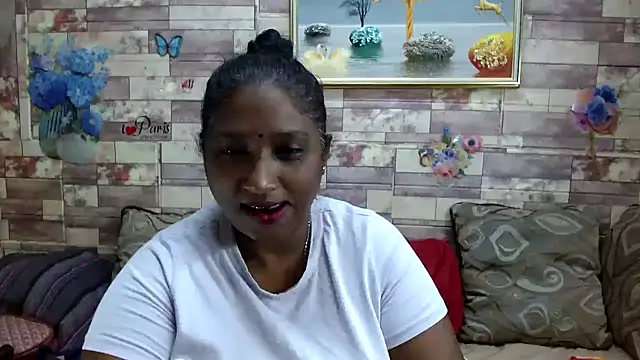 Snapshot of Indian_tracy chatting on 11/29/25, 09:12 Indian tracy online show from 11/29/25, 09:12