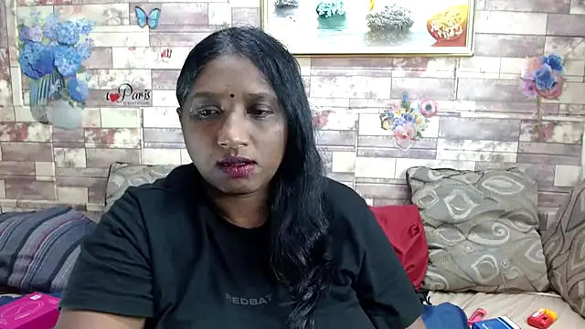 Snapshot of Indian_tracy chatting on 12/02/25, 02:45 Indian tracy online show from 12/02/25, 02:45