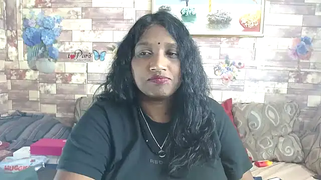 Snapshot of Indian_tracy chatting on 12/15/25, 09:35 Indian tracy online show from 12/15/25, 09:35