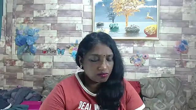 Snapshot of Indian_tracy chatting on 12/17/25, 04:24 Indian tracy online show from 12/17/25, 04:24