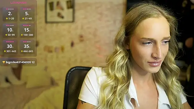 Snapshot of Nicolette__Shea_ chatting on 10/27/25, 02:21 Nicolette Shea online show from 10/27/25, 02:21