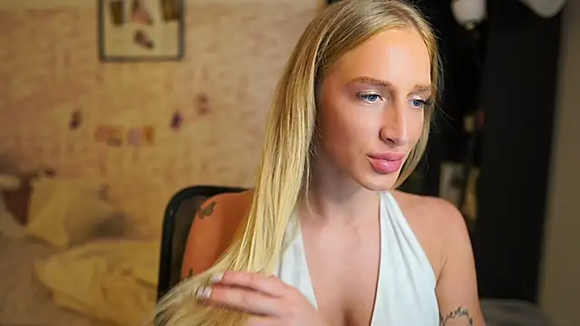 Snapshot of Nicolette__Shea_ chatting on 11/29/25, 02:53 Nicolette Shea online show from 11/29/25, 02:53