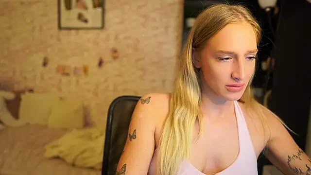 Snapshot of Nicolette__Shea_ chatting on 12/01/25, 09:14 Nicolette Shea online show from 12/01/25, 09:14