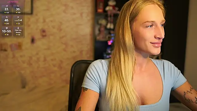 Snapshot of Nicolette__Shea_ chatting on 12/15/25, 09:24 Nicolette Shea online show from 12/15/25, 09:24