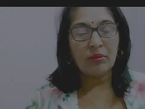 sexy69hotmum online show from 02/25/25, 08:47