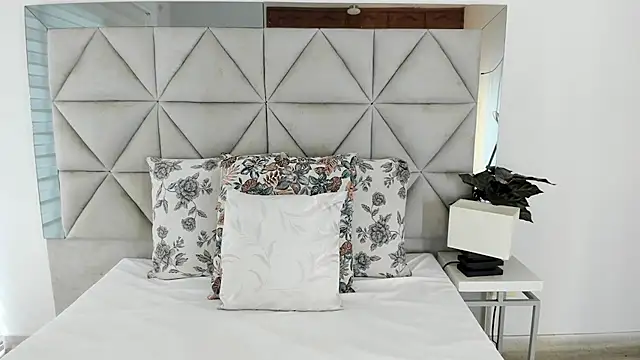 nina pons online show from 09/19/25, 09:48