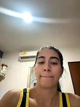 Snapshot of ZarahEvans chatting on 10/31/25, 08:43 ZarahEvans online show from 10/31/25, 08:43