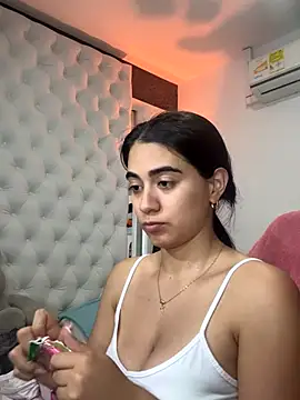 Snapshot of ZarahEvans chatting on 11/18/25, 11:15 ZarahEvans online show from 11/18/25, 11:15