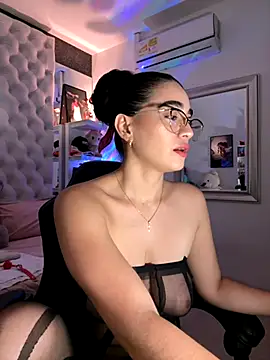 Snapshot of ZarahEvans chatting on 11/21/25, 07:56 ZarahEvans online show from 11/21/25, 07:56