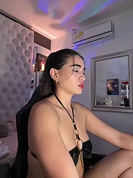 Snapshot of ZarahEvans chatting on 11/22/25, 08:08 ZarahEvans online show from 11/22/25, 08:08