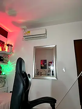 Snapshot of ZarahEvans chatting on 11/25/25, 08:31 ZarahEvans online show from 11/25/25, 08:31