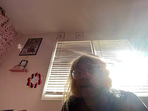 Snapshot of VixenCapri chatting on 11/11/25, 02:17 VixenCapri online show from 11/11/25, 02:17