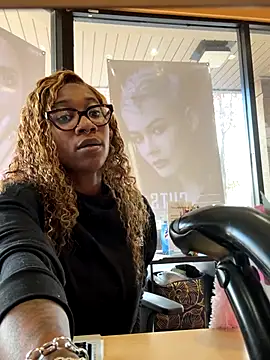 Snapshot of VixenCapri chatting on 11/24/25, 02:39 VixenCapri online show from 11/24/25, 02:39