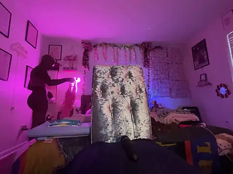 Snapshot of VixenCapri chatting on 12/02/25, 02:23 VixenCapri online show from 12/02/25, 02:23