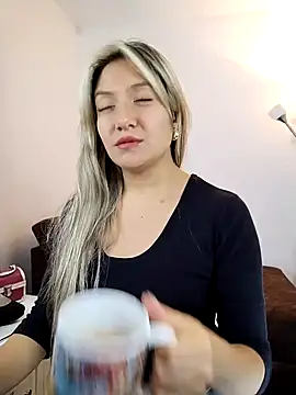 Snapshot of valeriahunter1 chatting on 12/17/24, 06:45 valeriahunter1 online show from 12/17/24, 06:45