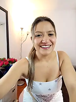 Snapshot of valeriahunter1 chatting on 10/24/25, 09:44 valeriahunter1 online show from 10/24/25, 09:44