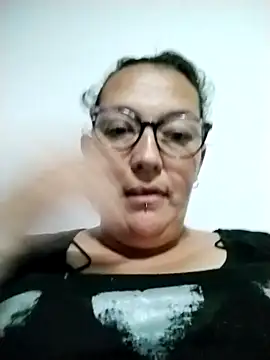 saraqueen   online show from 12/15/24, 06:18