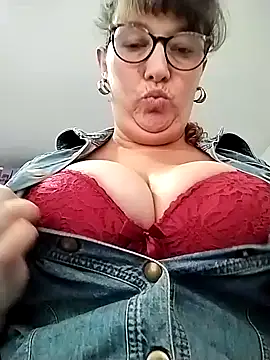 saraqueen   online show from 01/04/25, 09:31