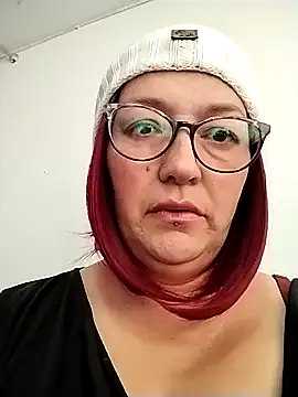 saraqueen   online show from 01/26/25, 08:23