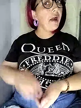 saraqueen   online show from 03/05/25, 02:14