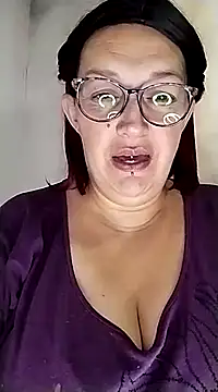 saraqueen   online show from 03/10/25, 09:51