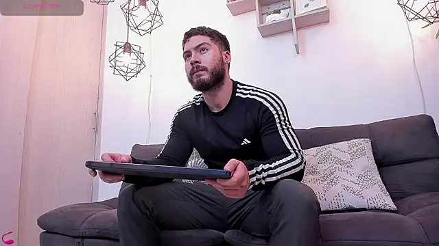 SebastianVilla  online show from 01/07/25, 11:14
