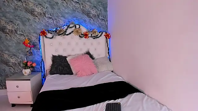 CAMILLEN PETTID online show from 12/06/24, 07:23