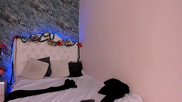 CAMILLEN PETTID online show from 12/15/24, 07:31