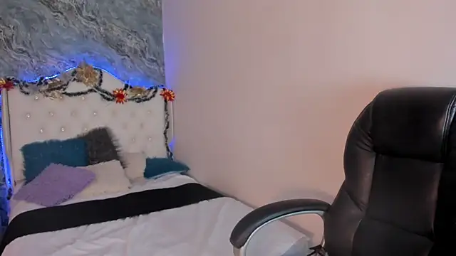 CAMILLEN PETTID online show from 01/04/25, 10:55