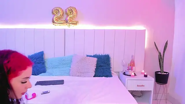 CAMILLEN PETTID online show from 10/10/25, 10:20