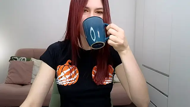 AliciaNewell online show from 10/30/25, 06:04