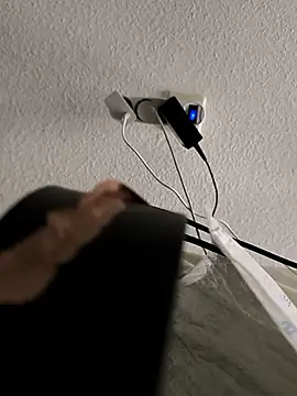 Snapshot of parejamlga58 chatting on 11/10/25, 03:00 parejamlga58 online show from 11/10/25, 03:00