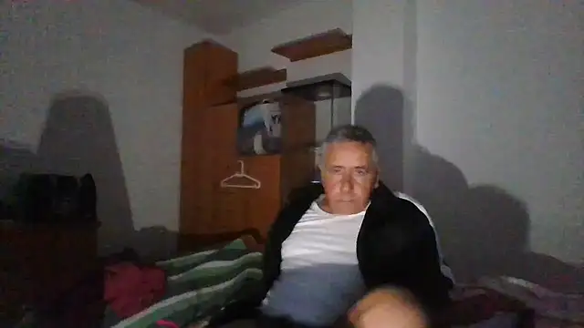 Snapshot of parejamlga58 chatting on 12/14/25, 09:41 parejamlga58 online show from 12/14/25, 09:41