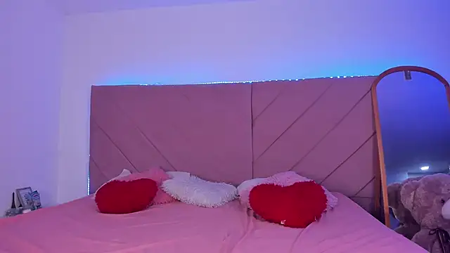 Marily Daniela  online show from 11/30/25, 02:26