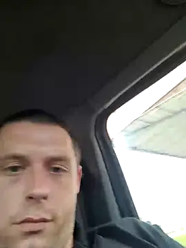 Snapshot of Dut421@xh chatting on 10/26/25, 08:04 Dut421xh online show from 10/26/25, 08:04