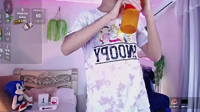 Snapshot of huge_armound chatting on 10/06/25, 05:10 huge armound online show from 10/06/25, 05:10