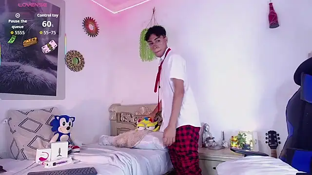 Snapshot of huge_armound chatting on 10/09/25, 03:15 huge armound online show from 10/09/25, 03:15