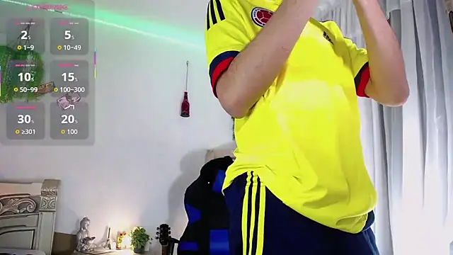 Snapshot of huge_armound chatting on 10/12/25, 12:42 huge armound online show from 10/12/25, 12:42