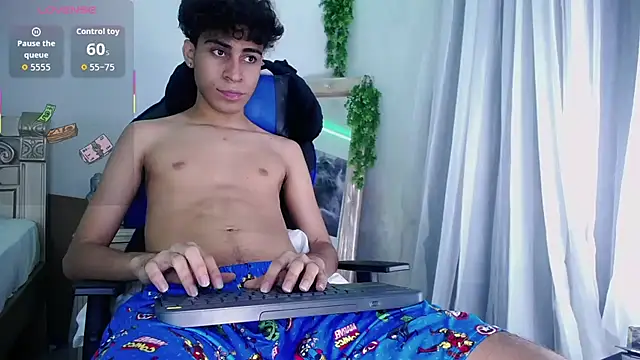 Snapshot of huge_armound chatting on 10/13/25, 02:00 huge armound online show from 10/13/25, 02:00